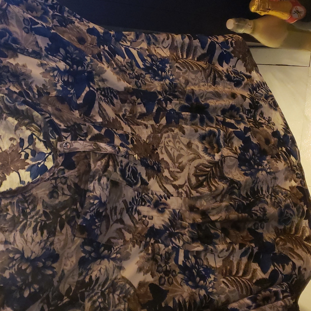 I'm selling women clothes pants and shirts
